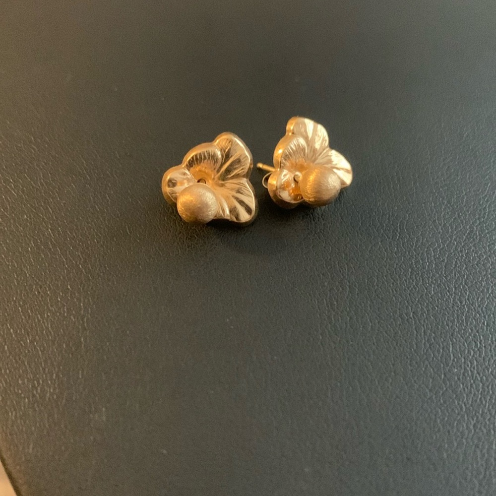 14k Gold stud earrings